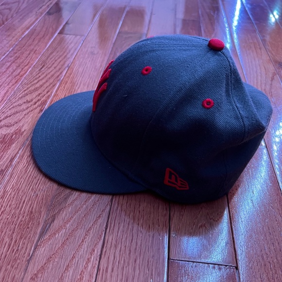 Fitted Yankees Cap - Picture 2 of 6